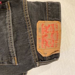Levis 501 Jeans Mens 31 34 Button Fly. One button broken.  see 2nd & 4th photo
